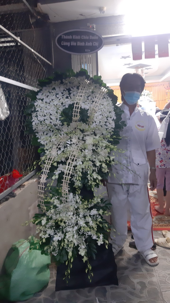 hình ảnh giao hoa viếng thực tế tại quận 2